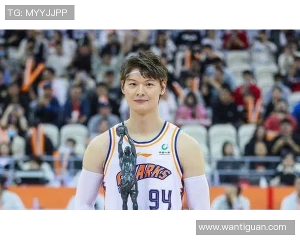 王哲林领衔中国男篮新征程展现实力与决心的光辉时刻